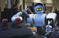 ال جی روبات پوشیدنی طراحی کرد / حمل بارهای سنگین / کمک به کارگران برای انجام امور کارخانه
