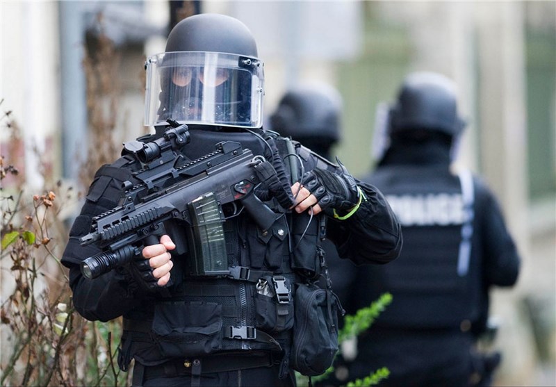 حمله با چاقو در حومه پاریس / ۲ نفر کشته و یک تن زخمی شدند
