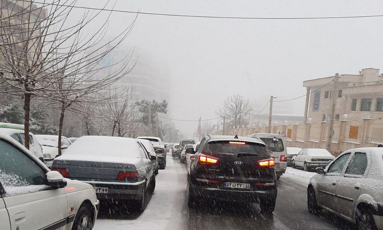 بارش برف ترافیک معابر پایتخت را تشدید کرد